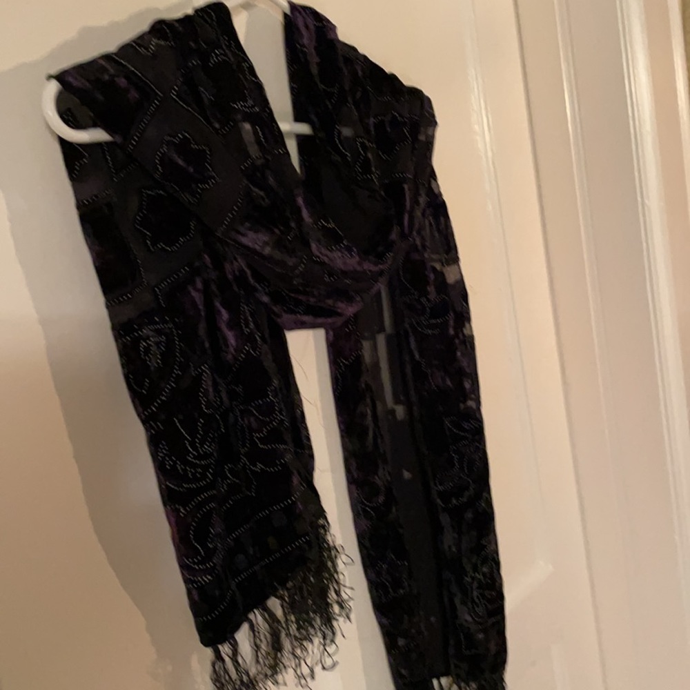 Velour and net scarf - Picture 2 of 3